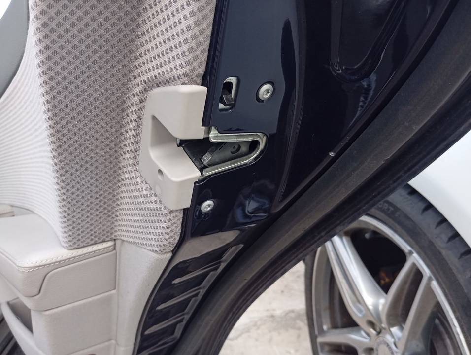 CERRADURA PUERTA TRASERA DERECHA