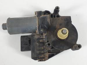MOTOR ELEVALUNAS DELANTERO DERECHO 4B0837754A AUDI A6 BERLINA (4B2) Autodesguaces Alicante
