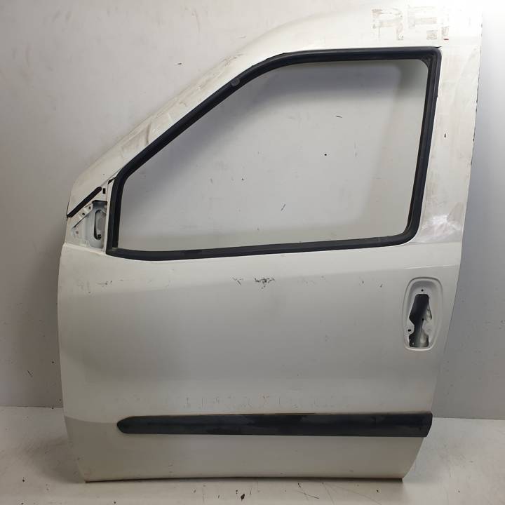 PUERTA DELANTERA IZQUIERDA OPEL COMBO Autodesguaces Alicante