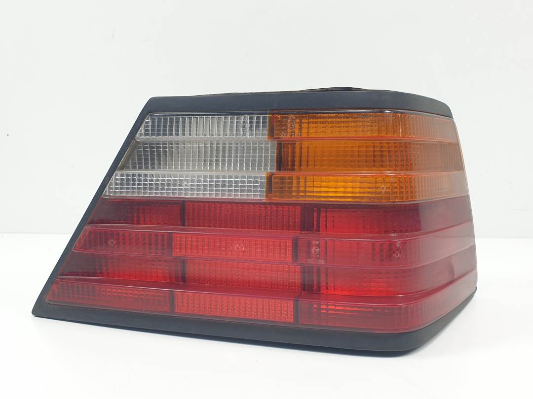 PILOTO TRASERO DERECHO - MERCEDES - 300 D (W124) BERLINA