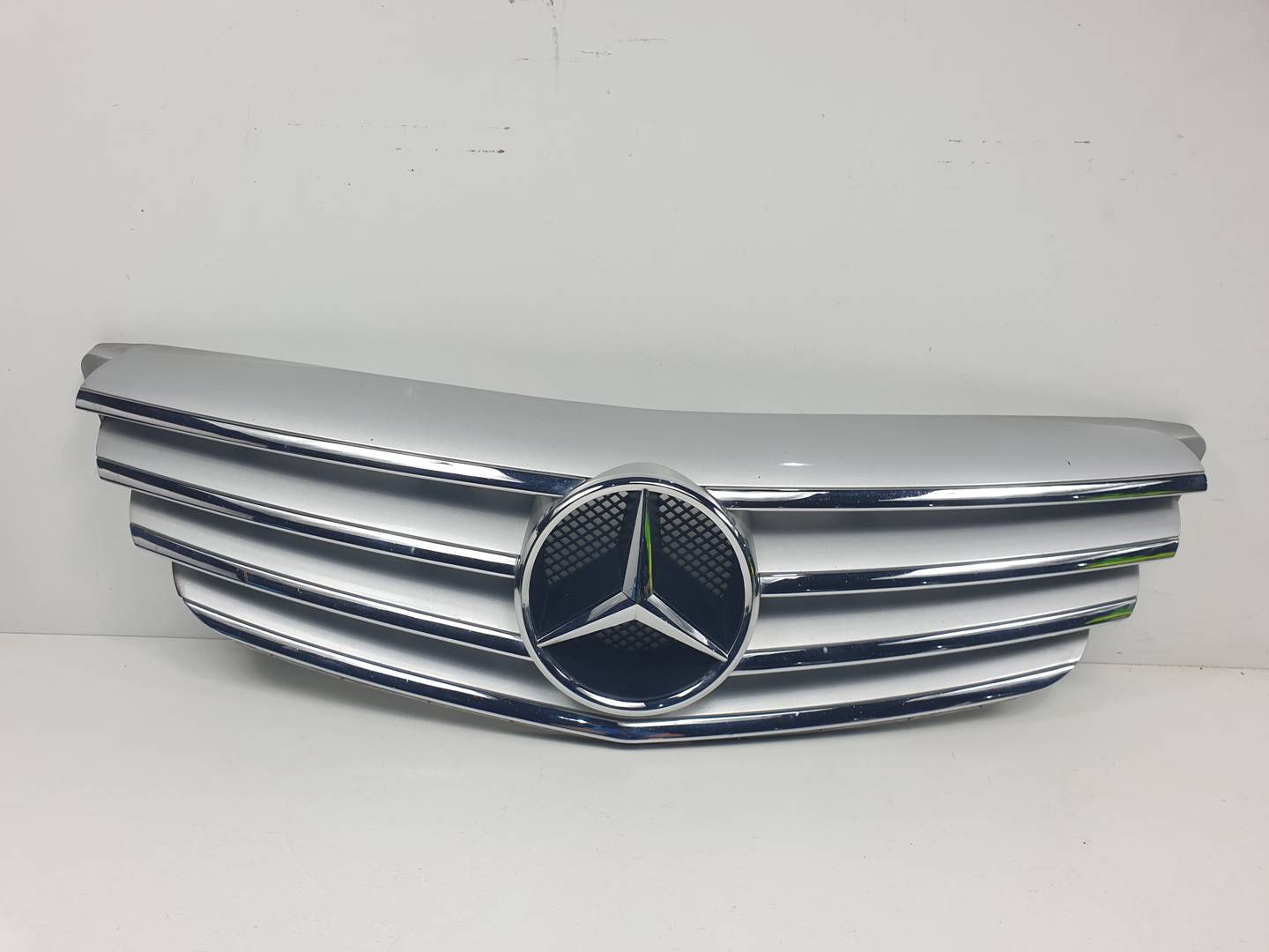 REJILLA DELANTERA - A1698800783 - MERCEDES - CLASE B (W245)