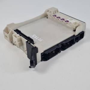 CAJA RELES / FUSIBLES 8273048Z50A LEXUS RX Series (AL20) Autodesguaces Alicante