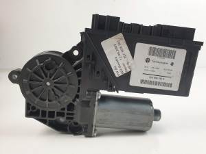MOTOR ELEVALUNAS TRASERO IZQUIERDO 3D0959795E VOLKSWAGEN TOUAREG (7LA) Autodesguaces Alicante