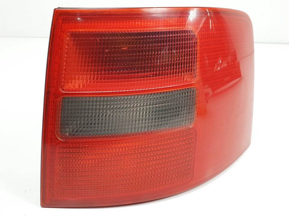 PILOTO TRASERO DERECHO - 4B9945096 - AUDI - A6 AVANT (4B5)