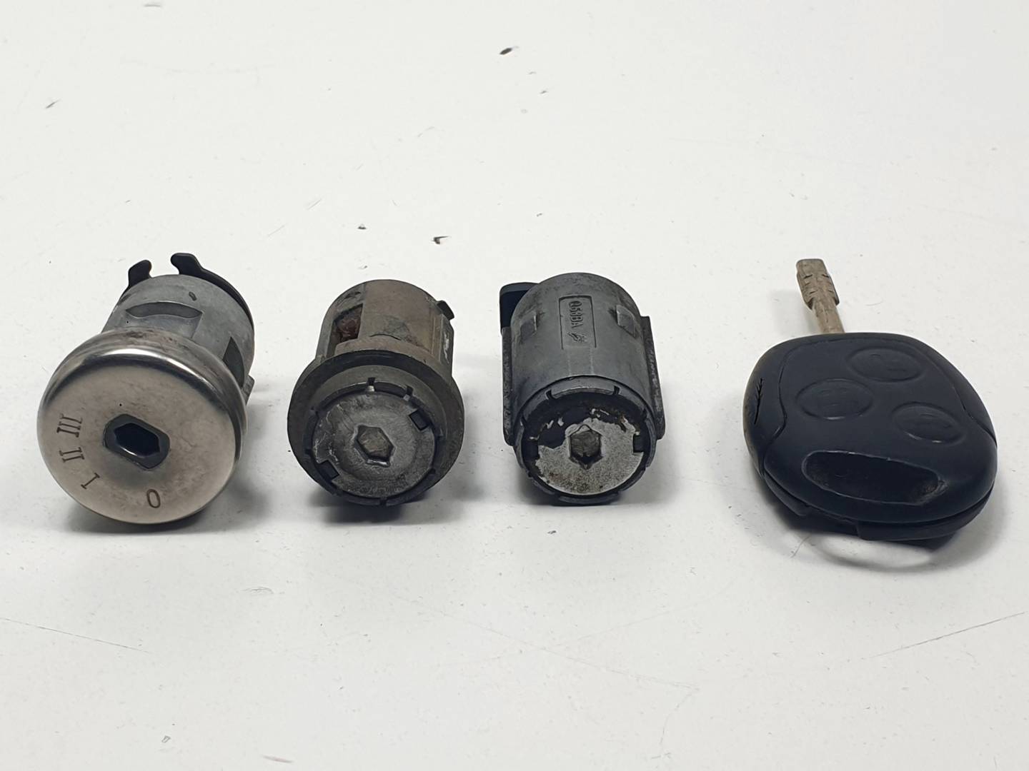 Steering lock - Q68BA - FORD - FOCUS BERLINA (CAK)