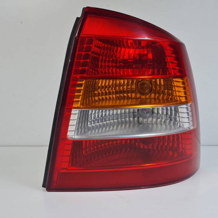 PILOTO TRASERO DERECHO 90521544 OPEL ASTRA G BERLINA Autodesguaces Alicante