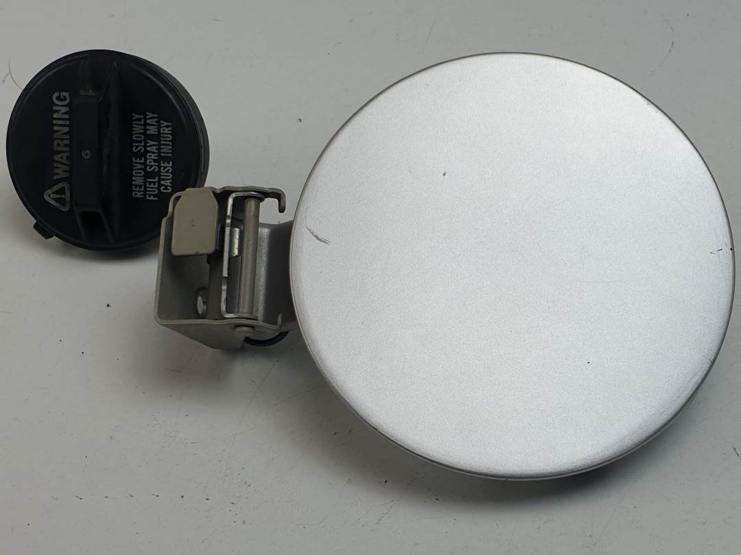 TAPA EXTERIOR COMBUSTIBLE - SUZUKI - SWIFT BERLINA (MZ)