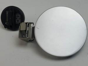 TAPA EXTERIOR COMBUSTIBLE SUZUKI SWIFT BERLINA (MZ) Autodesguaces Alicante