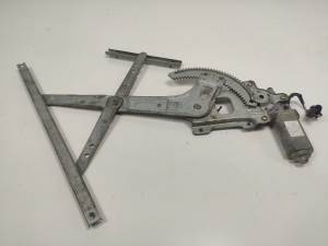 ELEVALUNAS DELANTERO DERECHO 897800046 OPEL MONTEREY Autodesguaces Alicante