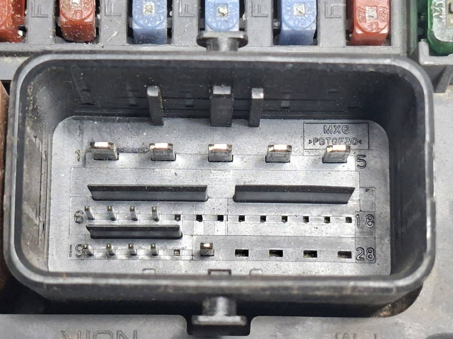 Foto 5 de Caja Reles / Fusibles Peugeot 407 (2004–2011)