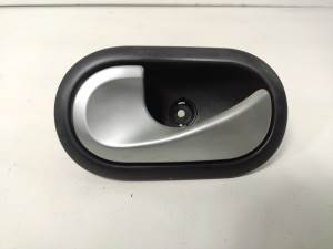 MANETA INTERIOR DELANTERA IZQUIERDA RENAULT CLIO III Autodesguaces Alicante