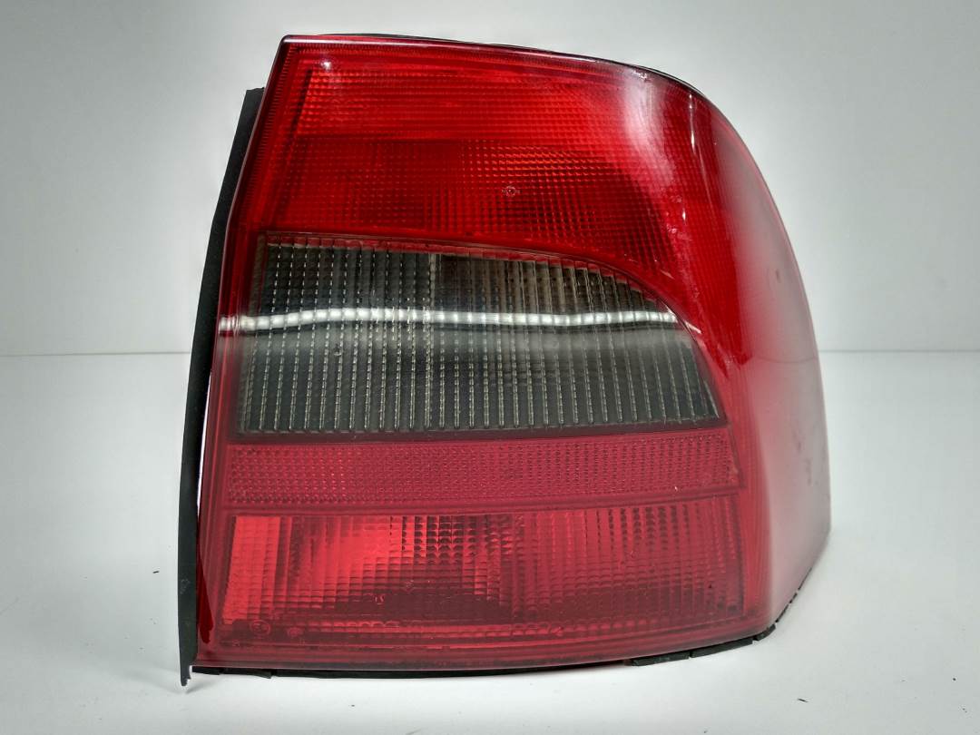PILOTO TRASERO DERECHO - 37360751 - OPEL - VECTRA B BERLINA