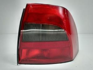 PILOTO TRASERO DERECHO 37360751 OPEL VECTRA B BERLINA Autodesguaces Alicante