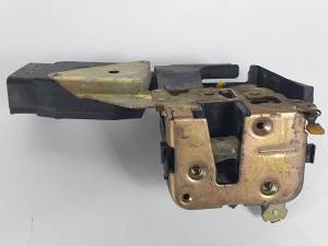 CERRADURA PUERTA TRASERA DERECHA VOLVO V40 FAMILIAR Autodesguaces Alicante