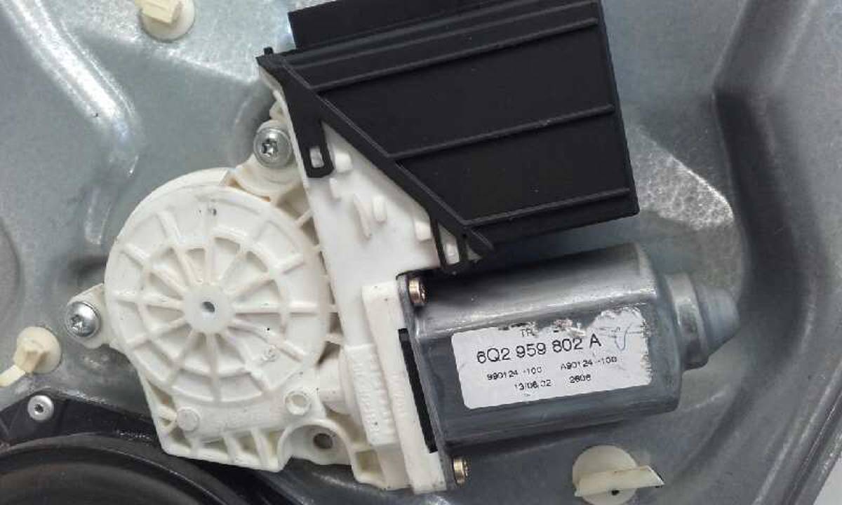 MOTOR ELEVALUNAS DELANTERO IZQUIERDO