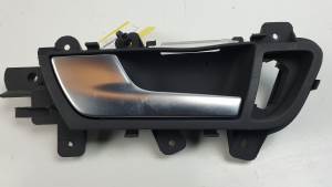 MANETA INTERIOR DELANTERA IZQUIERDA 8K0837019 AUDI A4 BER. (B8) Autodesguaces Alicante
