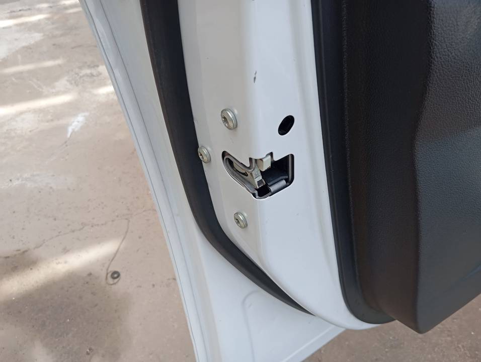 CERRADURA PUERTA DELANTERA IZQUIERDA