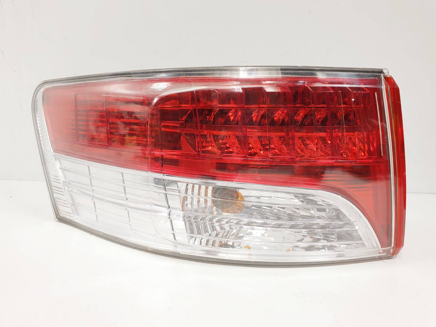 PILOTO TRASERO IZQUIERDO - 0821219R9LF - TOYOTA - AVENSIS BERLINA (T27)