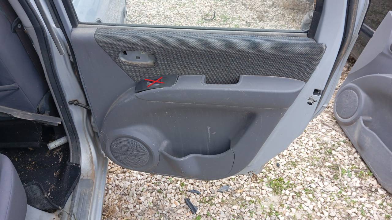 GUARNECIDO PUERTA TRASERA DERECHA