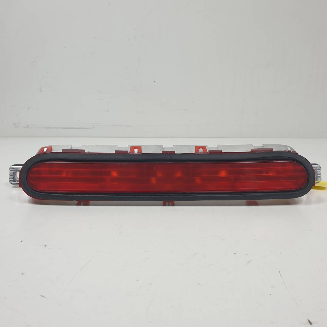 LUZ CENTRAL DE FRENO - 815700F011 - TOYOTA - COROLLA VERSO (R1)