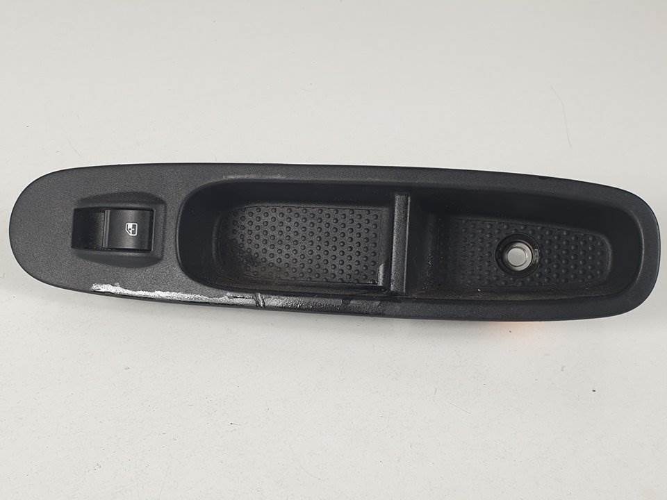 MANDO ELEVALUNAS DELANTERO DERECHO - 735500049 - FIAT - PUNTO (199)