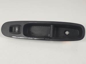 MANDO ELEVALUNAS DELANTERO DERECHO 735500049 FIAT PUNTO (199) Autodesguaces Alicante