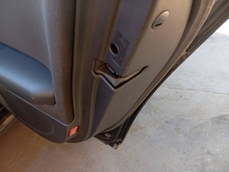 CERRADURA PUERTA TRASERA DERECHA