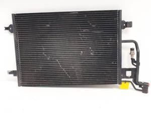 CONDENSADOR / RADIADOR AIRE ACONDICIONADO 3B0260401 VOLKSWAGEN PASSAT BERLINA (3B3) Autodesguaces Alicante