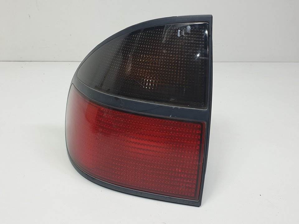 PILOTO TRASERO IZQUIERDO - 7700820052 - RENAULT - LAGUNA (B56)