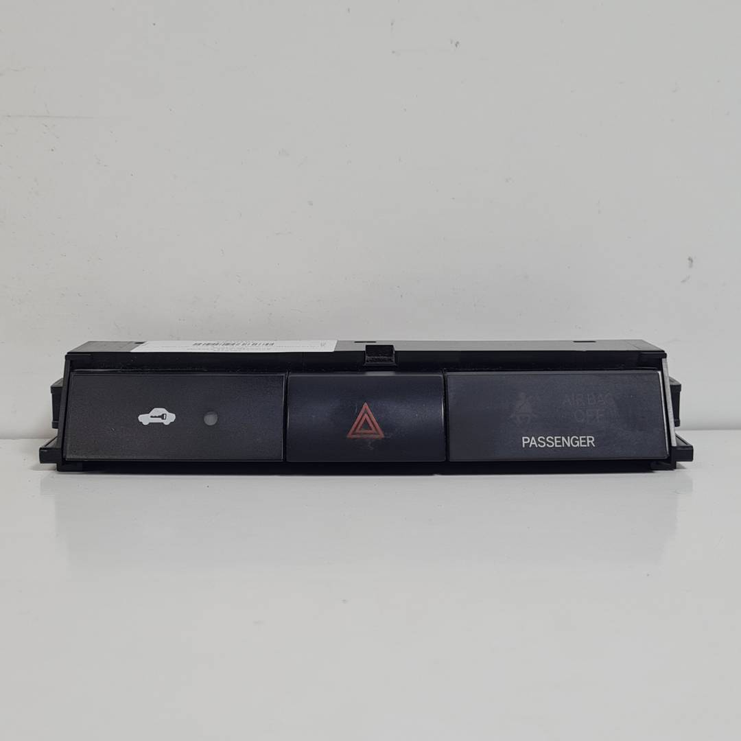 Hazard light switch - TOYOTA - COROLLA VERSO (R1)