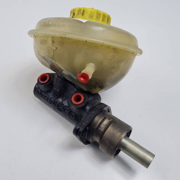 BOMBA FRENO 8D0611301 AUDI COUPE (8B/B3) Autodesguaces Alicante