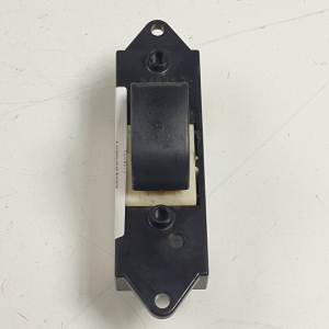 MANDO ELEVALUNAS TRASERO DERECHO MR587944 MITSUBISHI ASX (GA0W) Autodesguaces Alicante
