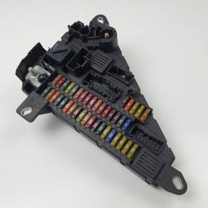 CAJA RELES / FUSIBLES 690661805 BMW SERIE 5 BERLINA (E60) Autodesguaces Alicante
