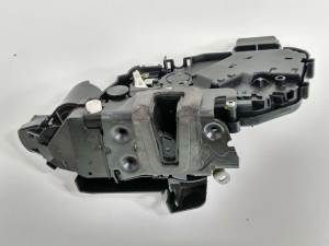 CERRADURA PUERTA TRASERA IZQUIERDA A048317 LAND ROVER RANGE ROVER SPORT (L320) Autodesguaces Alicante