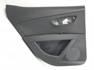 GUARNECIDO PUERTA TRASERA IZQUIERDA 5F4867133 SEAT LEON (5F1) Autodesguaces Alicante