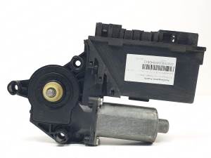 MOTOR ELEVALUNAS TRASERO DERECHO 8E0959802A AUDI A4 BERLINA (8E) Autodesguaces Alicante