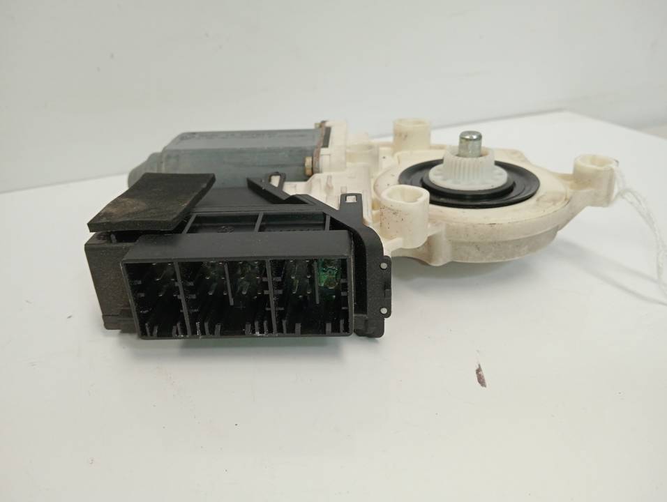 MOTOR ELEVALUNAS DELANTERO DERECHO