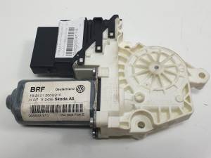 MOTOR ELEVALUNAS TRASERO DERECHO 1K0959704E SKODA OCTAVIA BERLINA (1Z3) Autodesguaces Alicante