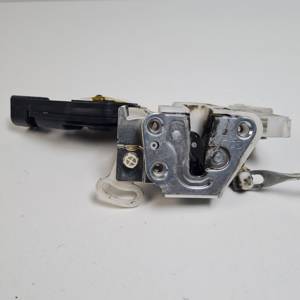 CERRADURA PUERTA DELANTERA DERECHA TOYOTA AYGO (KGB/WNB) Autodesguaces Alicante