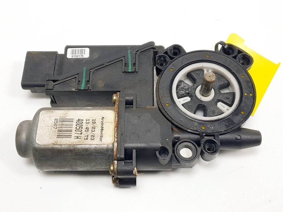 MOTOR ELEVALUNAS TRASERO DERECHO - 8200008332 - RENAULT - VEL SATIS (BJ0)