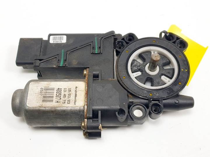 MOTOR ELEVALUNAS TRASERO DERECHO 8200008332 RENAULT VEL SATIS (BJ0) Autodesguaces Alicante