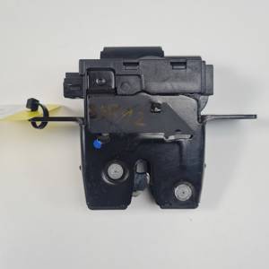 CERRADURA MALETERO / PORTON 8200947699 RENAULT CLIO III Autodesguaces Alicante
