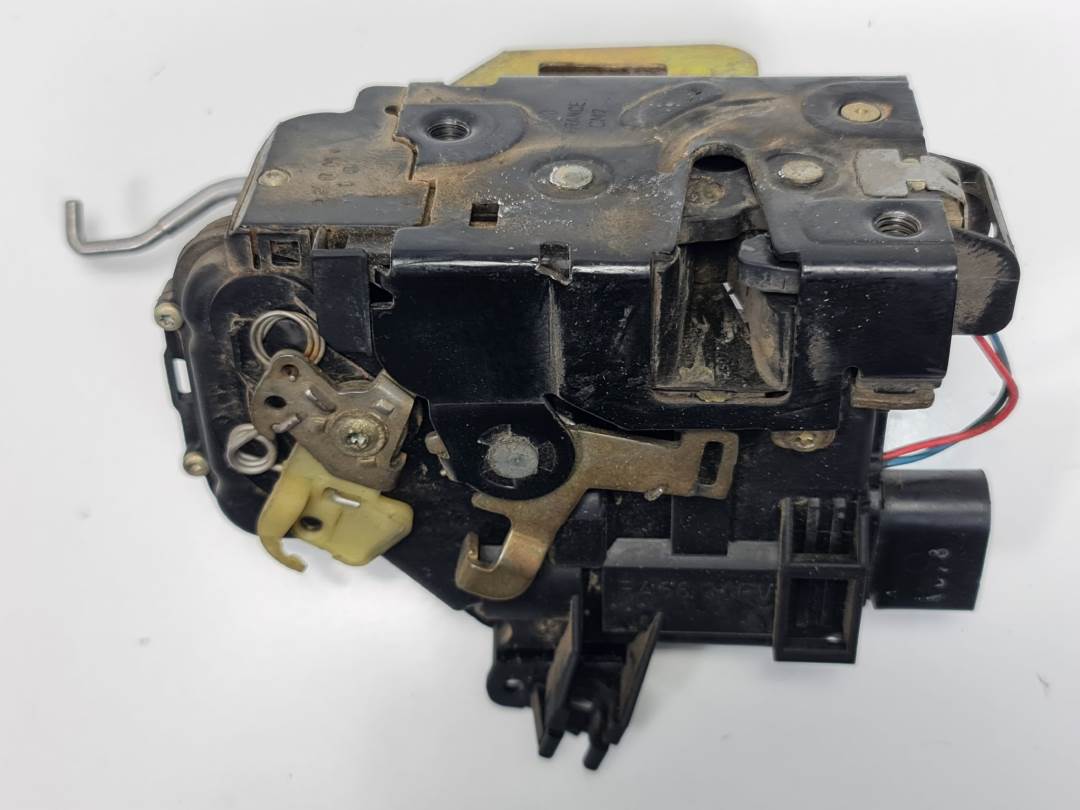 CERRADURA PUERTA DELANTERA DERECHA - AUDI - A6 BERLINA (4B2)