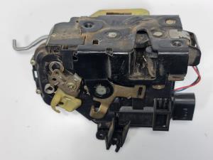 CERRADURA PUERTA DELANTERA DERECHA AUDI A6 BERLINA (4B2) Autodesguaces Alicante