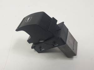 MANDO ELEVALUNAS DELANTERO DERECHO VOLKSWAGEN TOURAN (1T1) Autodesguaces Alicante