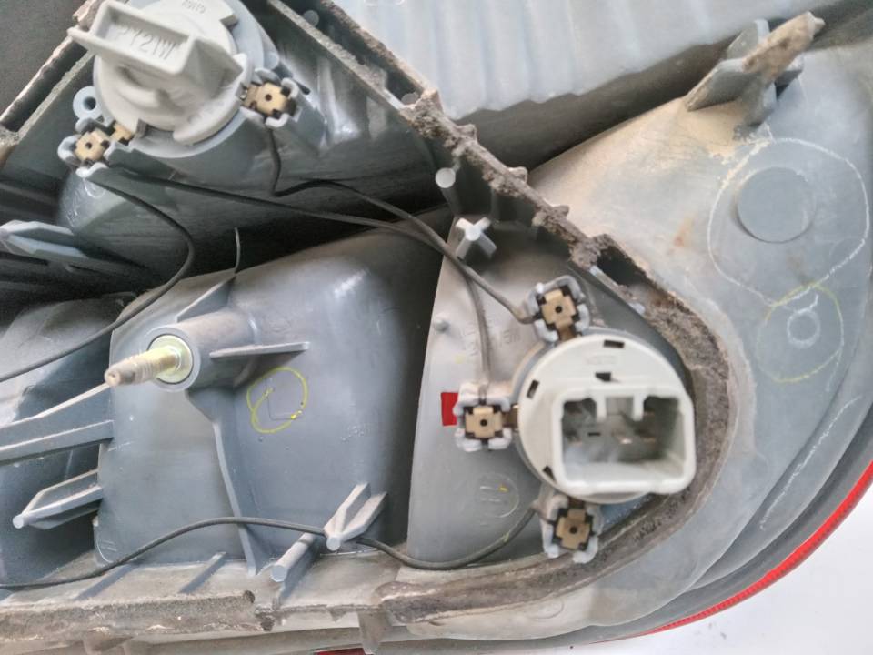PILOTO TRASERO IZQUIERDO