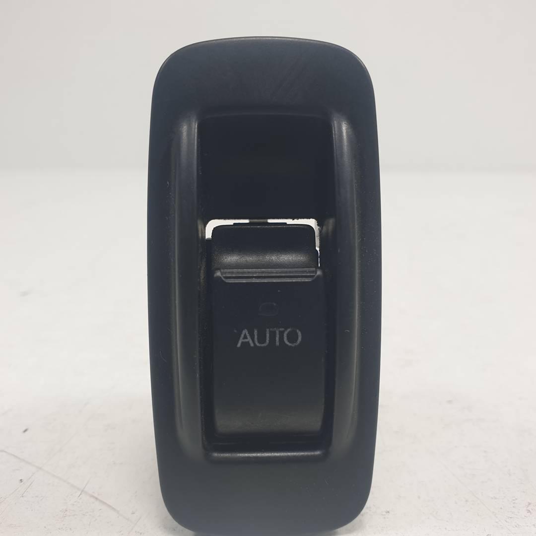 MANDO ELEVALUNAS TRASERO DERECHO - 8480102411B1 - TOYOTA - COROLLA (E12)