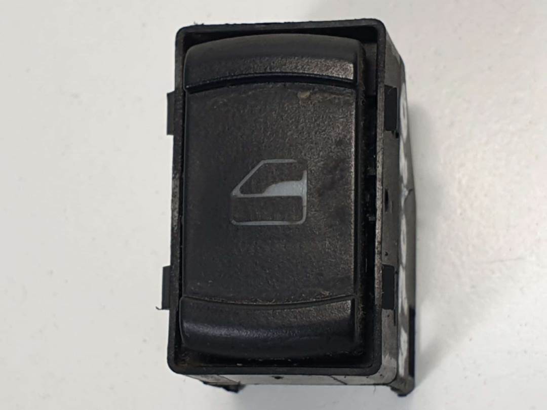 MANDO ELEVALUNAS TRASERO IZQUIERDO - VOLKSWAGEN - PASSAT BERLINA (3B3)