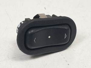 MANDO ELEVALUNAS DELANTERO DERECHO 13363100 OPEL ASTRA G BERLINA Autodesguaces Alicante