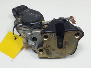 CERRADURA PUERTA TRASERA DERECHA TOYOTA COROLLA (E11) Autodesguaces Alicante